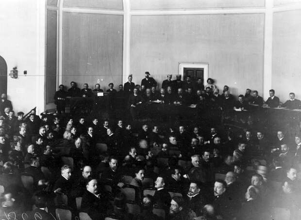 1906. Президиум совещания выборщиков в Первую Государственную думу в Тенишевском училище