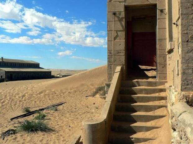 Город-призрак в пустыне Намиб (12 фото)