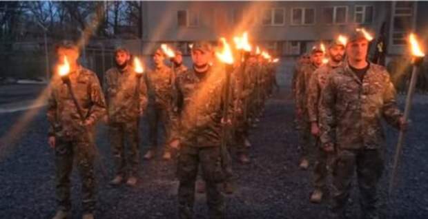 На Украине можно пройти курс молодого фашиста На Украине можно пройти курс молодого фашиста