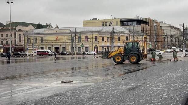 «Накройте зонтами и делайте»: Дюмин о подготовке площади Ленина
