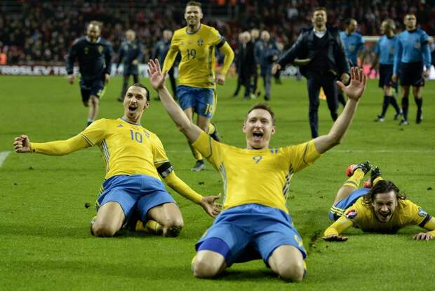 Сборная Швеции вышла на Евро-2016 по итогам стыковых матчей с командой Дании. Команда в шестой раз в истории вышла на европейское первенство, пятый из них - подряд. Лучшее выступление - третье место (1992)