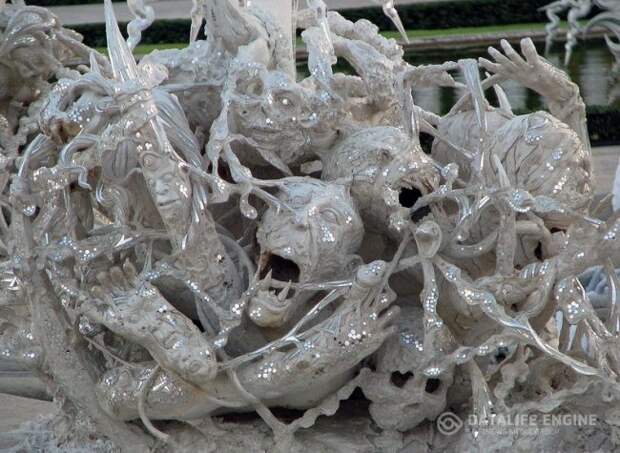 Храмовый комплекс Ват Ронг Кхун (Wat Rong Khun)  в Таиланде (20 фото)