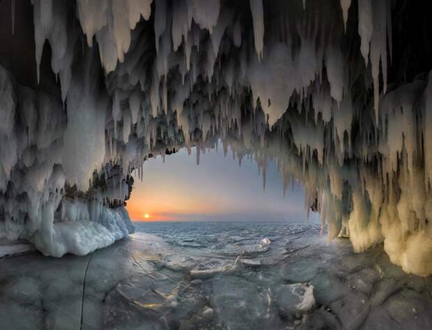 Ледяной грот на озере Байкал. красота, планета, природа, фото