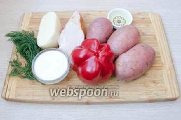 Для картофельных лодочек нам понадобится копчёная куриная грудка, сыр Сулугуни, сладкий перец, сливки, подсолнечное масло рафинированное, зелень (у меня был укроп), соль, перец и, конечно же, сам картофель.