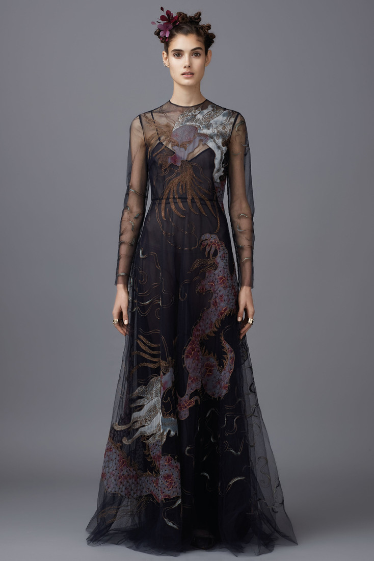 Восточная тема в коллекции итальянского дома Valentino Pre-Fall 2016