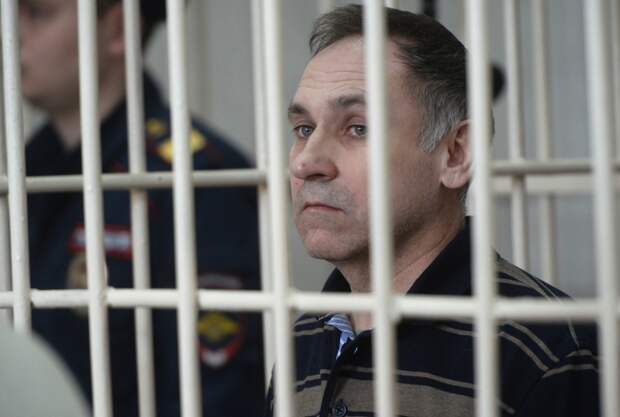 С расправившегося над 19 россиянками маньяка-милиционера взыщут миллионы