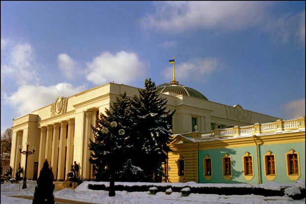 СВР: две страны готовятся вооружить Киев ядерной бомбой