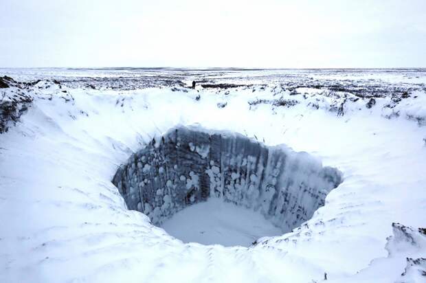 Ученые впервые спустились на дно гигантской "черной дыры" на Ямале Ученые впервые спустились на дно гигантской "черной дыры" на Ямале