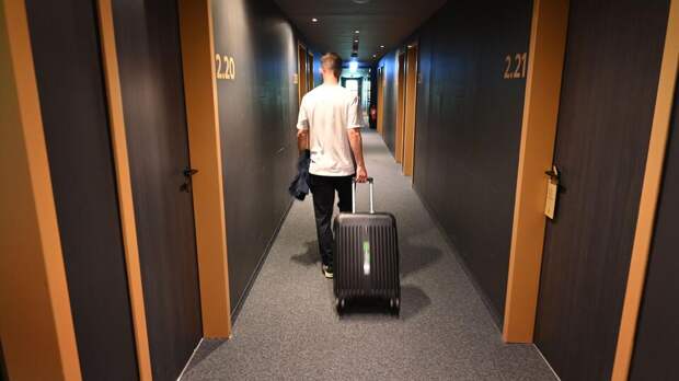 Шотландка нашла в номере отеля занимающегося сексом по телефону незнакомца