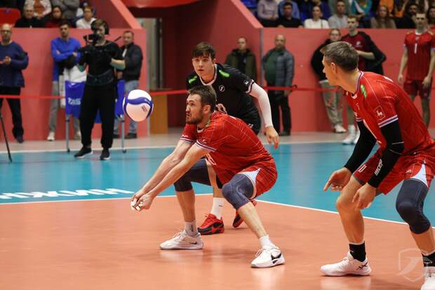 Третье поражение подряд в суперлиге потерпели волейболисты «Горького»