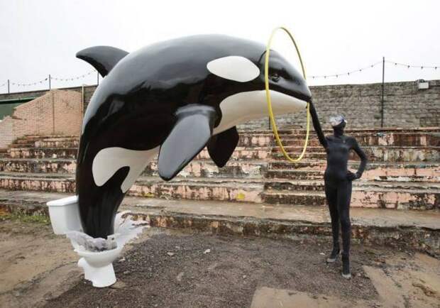 В Великобритании открылся мрачный «Диснейленд» - Dismaland (21 фото)