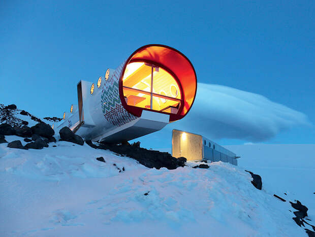 Один из самых высокогорных отелей мира (3912 м) расположился на южном склоне Эльбруса. 
