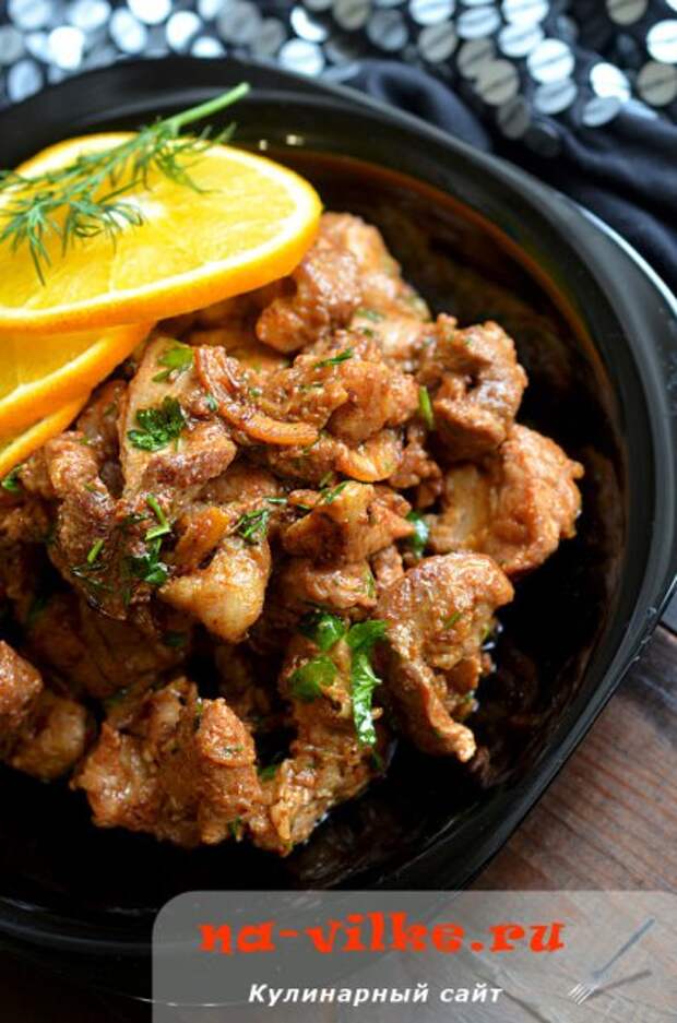 Свинина тушеная с лимоном и луком
