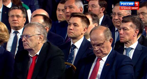 Жириновский апладирует Зюганов молчит.