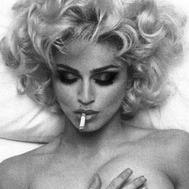 Молодая Мадонна в обнаженной фотосессии с сигаретой./Фото: f4.bcbits.com