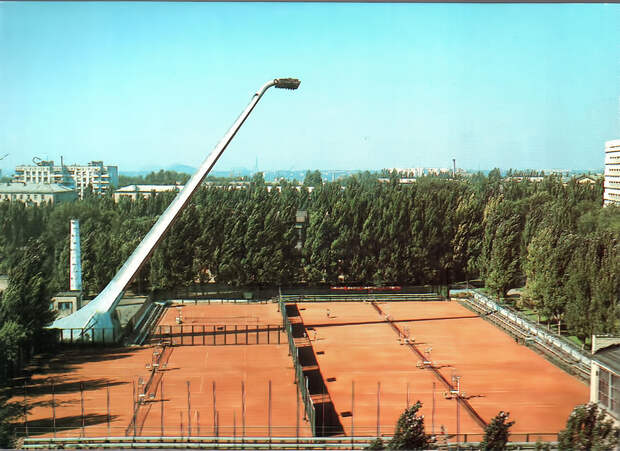Спортивный комплекс Локомотив.jpg