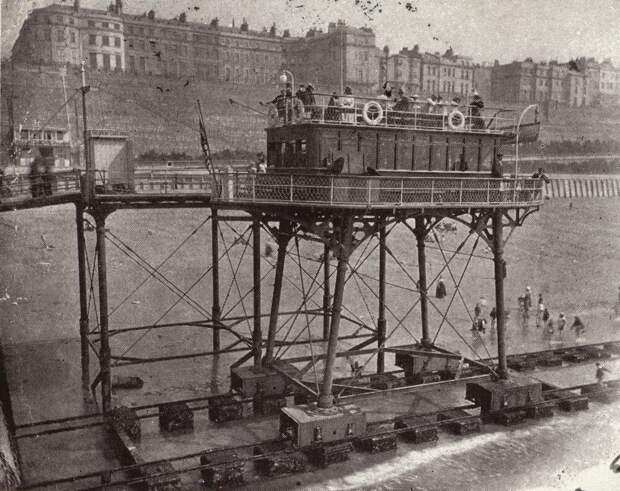 Его называли "косиножкой" или трамвай, который умел ходить по воде 🚃 (такие уже не изобретают)
