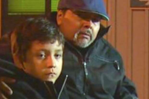 Cruel passengers applaud as 7-year-old boy leaves plane