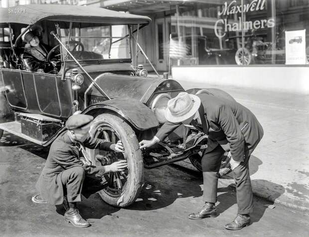Случай в дороге: Рваная покрышка (1922 год) авто, олдтаймер, ретро фотографии, старинные автомобили
