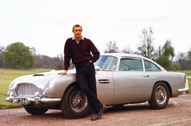 1. 1964 Aston Martin DB5 Vantage - Голдфингер (1964) авто, знаменитые автомобили, кино, кинотачки