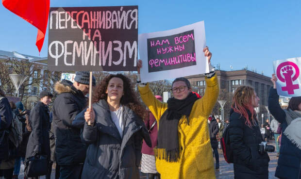 Сегодня в "Известиях" попалась новость о том, что группа депутатов Госдумы предложила ограничить выдачу материнского капитала на первого ребенка возрастом женщины – до 25-30 лет.-3
