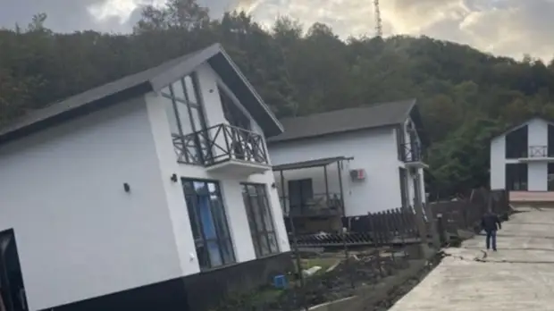 На Кубани 20 домов сместились из-за подвижки грунта от осадков