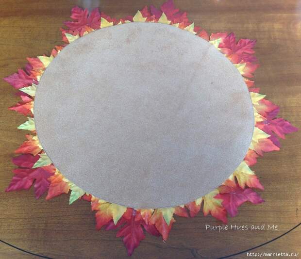 Декоративная салфетка из искусственных осенних листьев (12) (700x604, 353Kb)