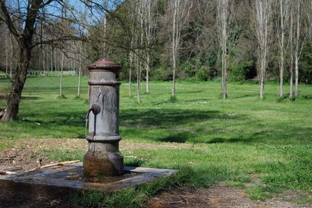 Почему в Риме можно не покупать воду: питьевые фонтаны, из которых течет чистая вода