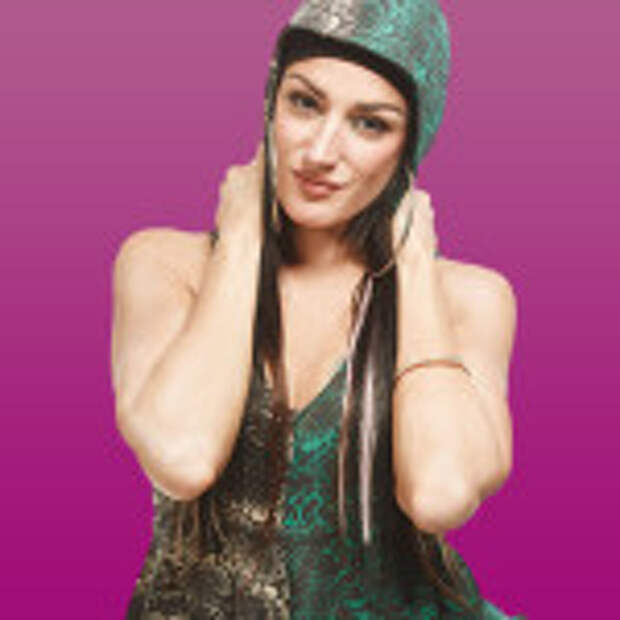 pr14-cast-300x300-kelly