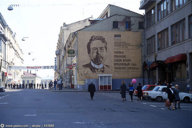Вернёмся в центр. Камергерский ещё не отдали пешеходам ) Вернёмся в центр. Камергерский ещё не отдали пешеходам ) 90-е, москва, фотографии