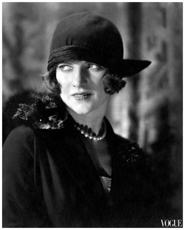 Photo Edward Steichen Vogue, Dec 1923.jpg Photo Edward Steichen Vogue, Dec 1923.jpg