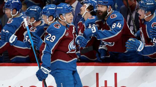 Маккиннон догнал Кучерова в гонке бомбардиров сезона в НХЛ