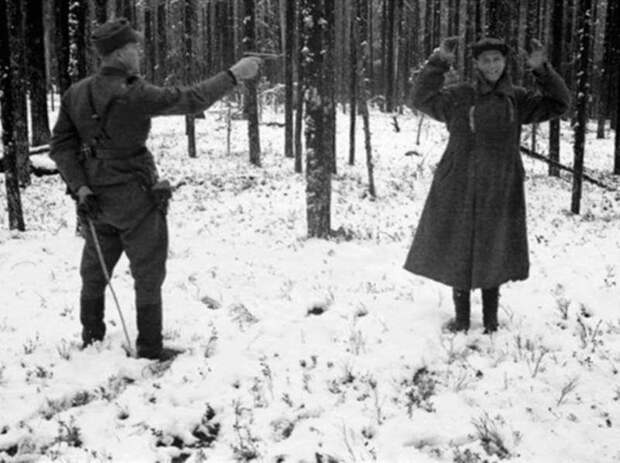 6. Русский разведчик смеется перед расстрелом вторая мировая война, фото