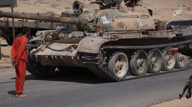 Зверства ИГИЛ: Пленного сирийца казнили, раздавив танком 