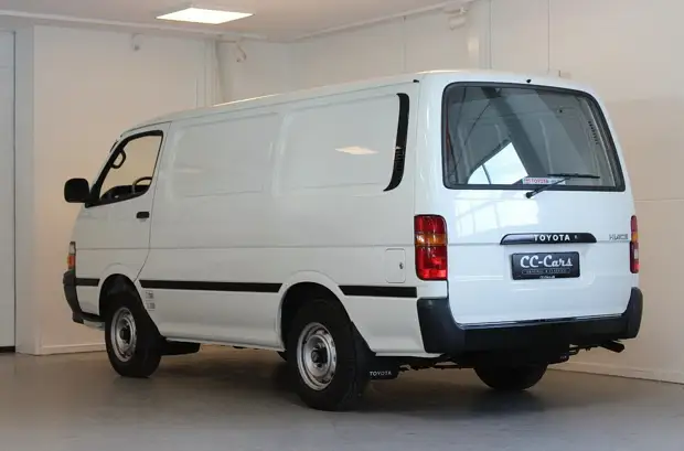 31-летний Toyota Hiace продают по цене новой GR86, и вот почему