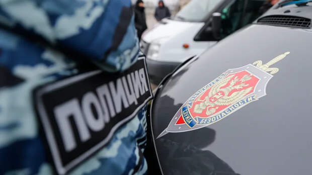 ФСБ опубликовала видео задержания иностранца при попытке поджечь храм в Барнауле