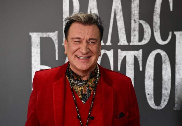 Пенкин рассказал о работе дворником и жизни в коммуналке