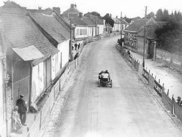 Подборка фотографий автогонок прошлого века (154 фото)