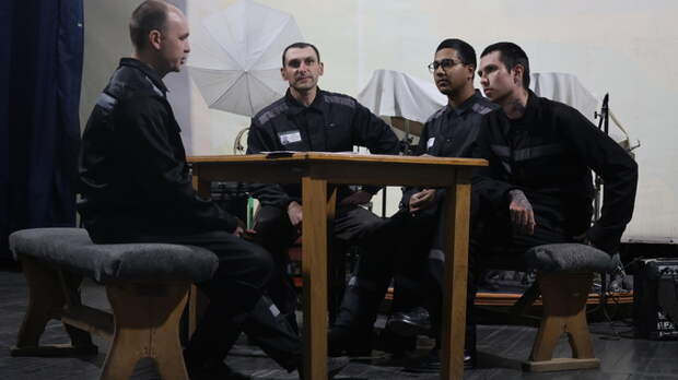 Заключенные ИК № 10 Рубцовска на сцене / Фото: amic.ru, 