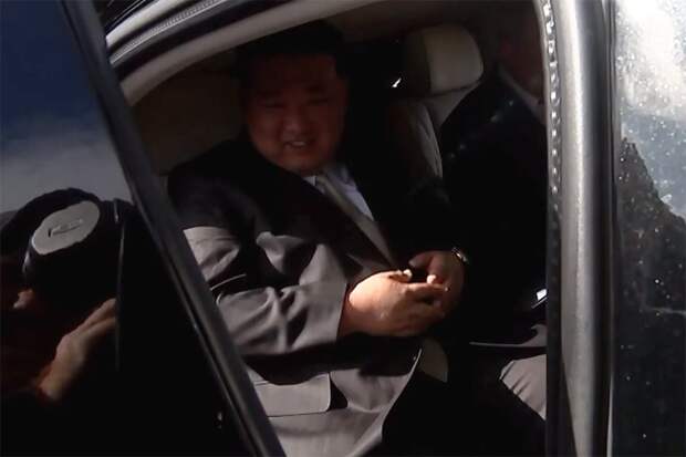 Ким Чен Ын впервые приехал на мероприятие на подаренном Путиным Aurus
