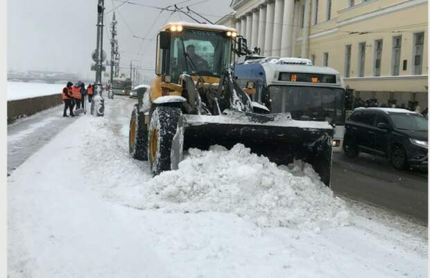За уборку снега в пяти районах Петербурга заплатят 50 млн