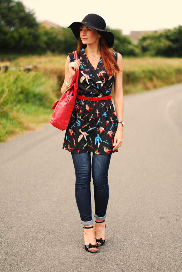 Patterned tunic dress, floppy hat & skinny jeans