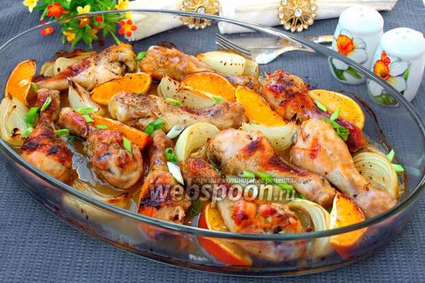 Фото Запечённая курица с апельсинами и луком
