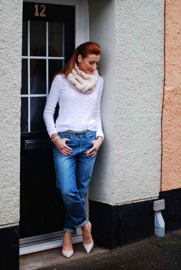 White sweater, boyfriend jeans, nude pointed heels