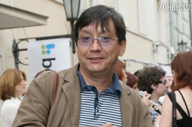 С мамой уютнее: звезды, которые до сих пор живут с родителями