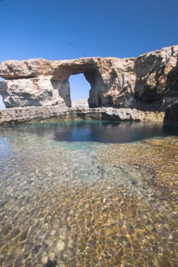 Лазурное окно
