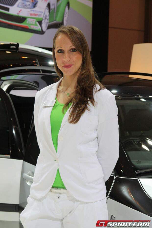 Девушки с автосалона Essen Motor Show (72 фото)