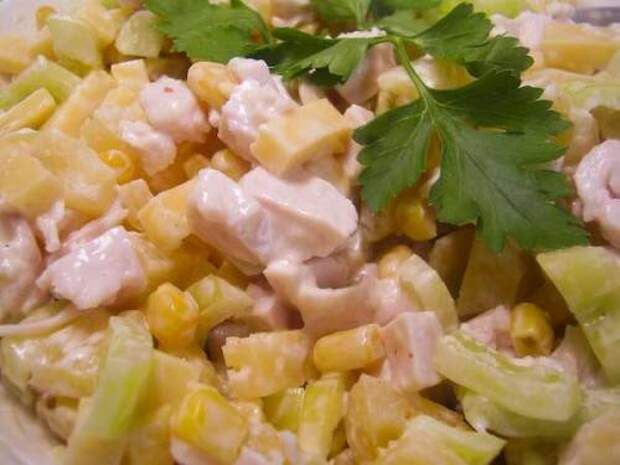 Салат с копченой курицей