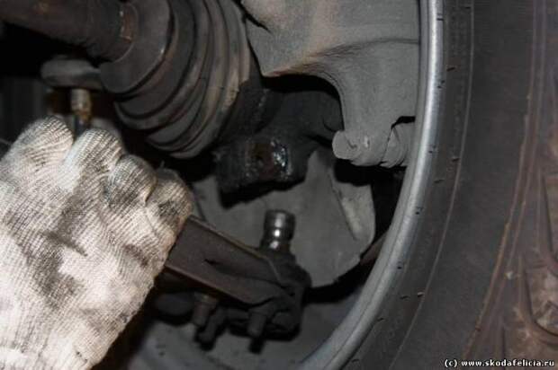 Меняем шаровые опоры на Skoda Felicia