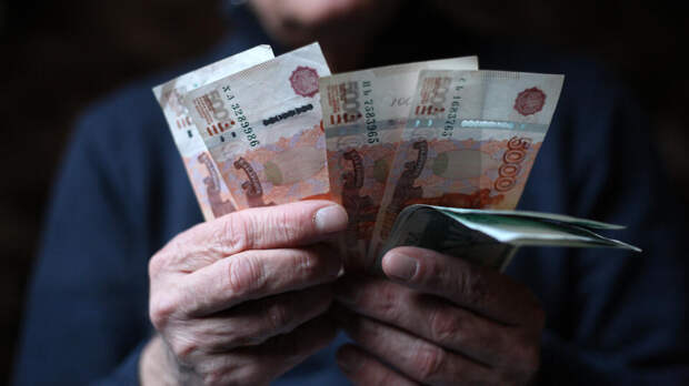 Назван средний размер пенсии госслужащих в России